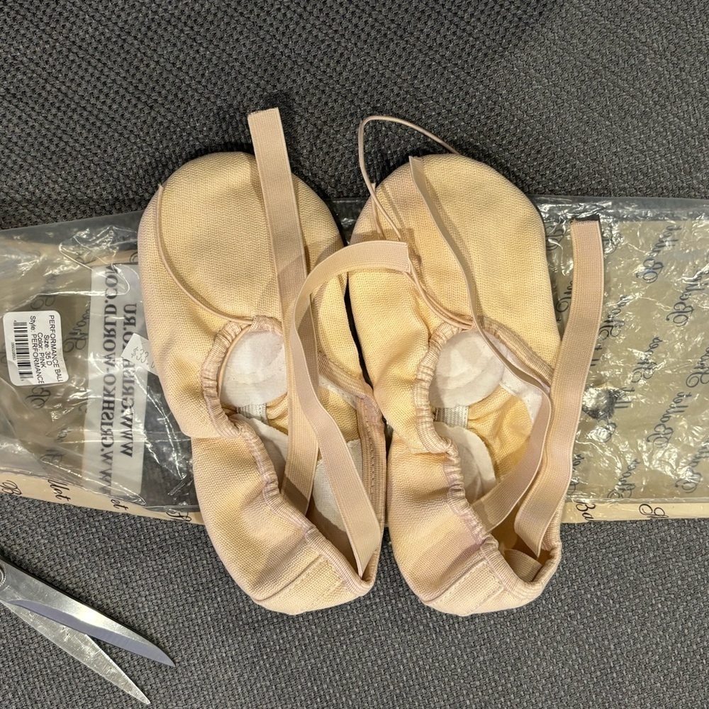 GRISHKO Performance Ballet canvas soft split sole ballet shoe. Color: Pink. 35D